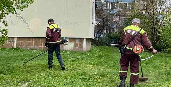 Доглядаємо за зеленими зонами