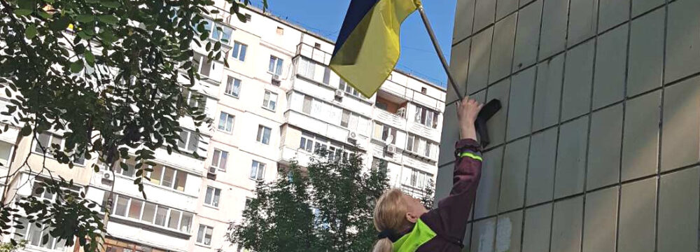 Оновили національні прапори на будинках!