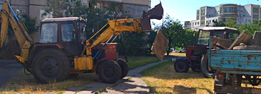 Вивозимо залишки старих бетонних конструкцій з підзвітних територій
